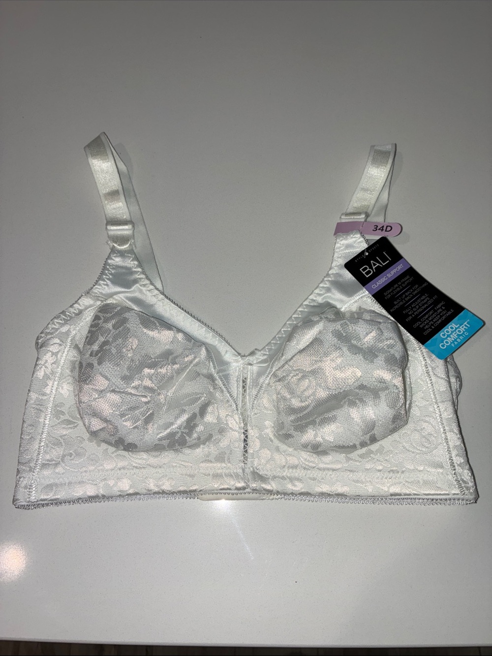 BALI (NWT) Women’s Pretty, White Lace Wireless Adjustable Comfort Bra, Size 34D.